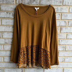 UMGEE Long Sleeve Boat Neck Animal Print Bottom / Mustard Tunic Blouse Size L.